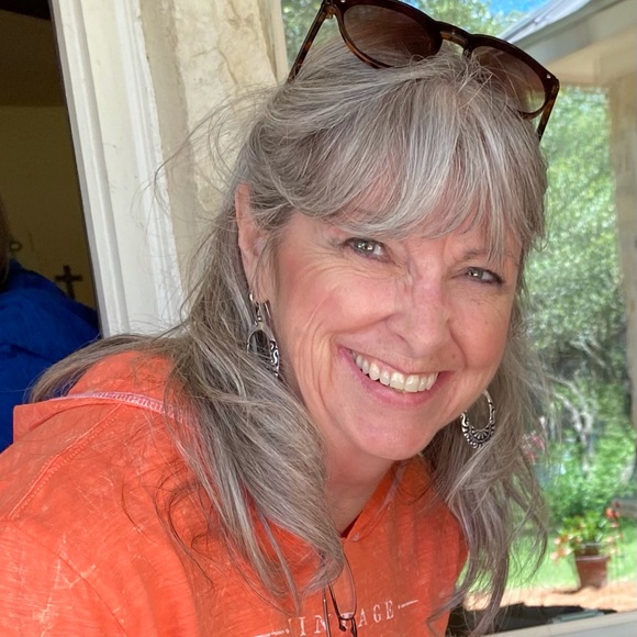 Meet your Posher, Carolyn - Picture 1 of 1